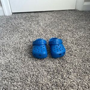 Very new ! crocs for kids , size 4.